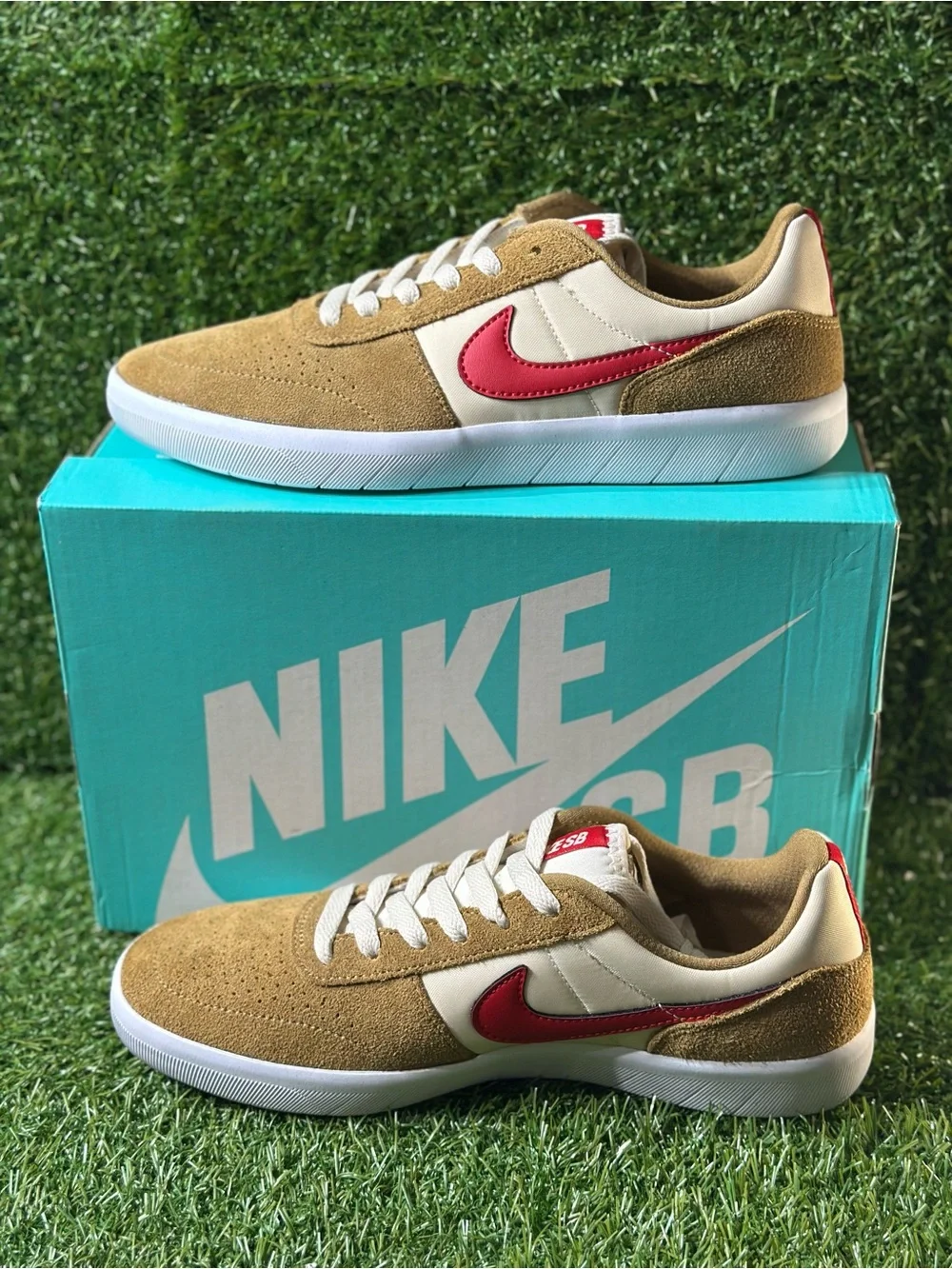 NIKE SB TEAM CLASSIC, SIZE 7.5 MENS, BRAND NEW